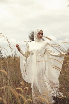 PRE ORDER AMEERA IN OFF WHITE